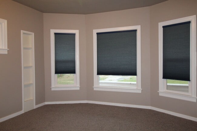 Building Photo - 4711 N Regal St