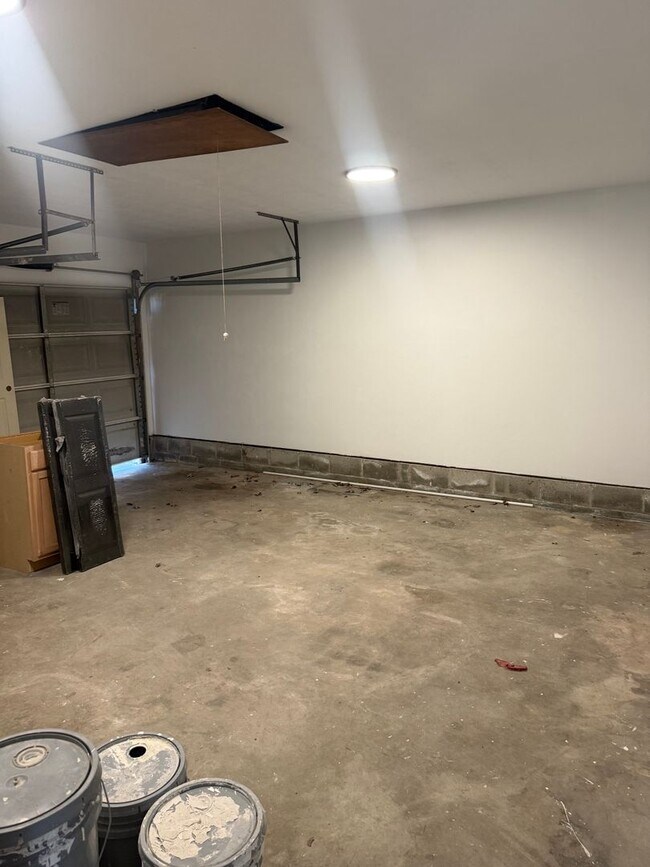 Building Photo - Beautiful cozy 3 bed 2 bath house