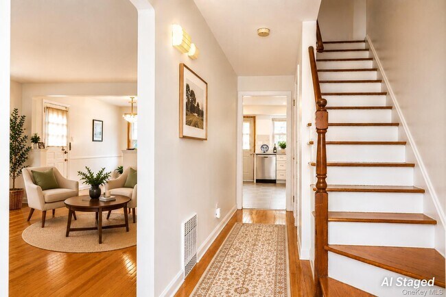 Building Photo - 121 Manhasset Ave