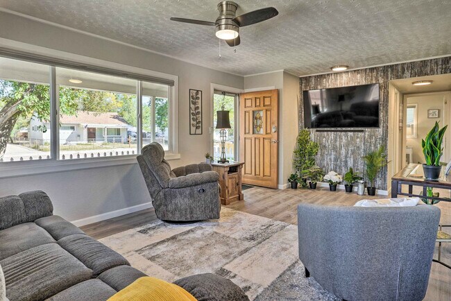 Building Photo - 1217 Falcon Ave