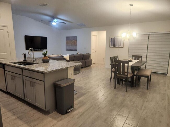 Building Photo - 1055 Papaya Cir.