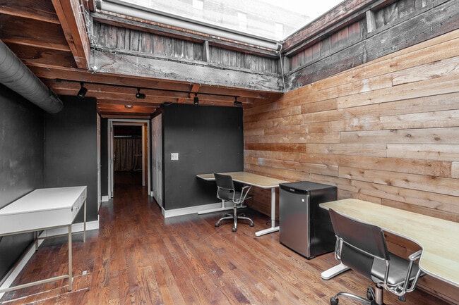 Building Photo - 2425 W 14th St