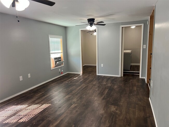 Building Photo - 810 S Brownell St