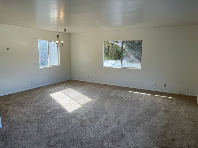 Building Photo - 206-210 Vista Glen Ln