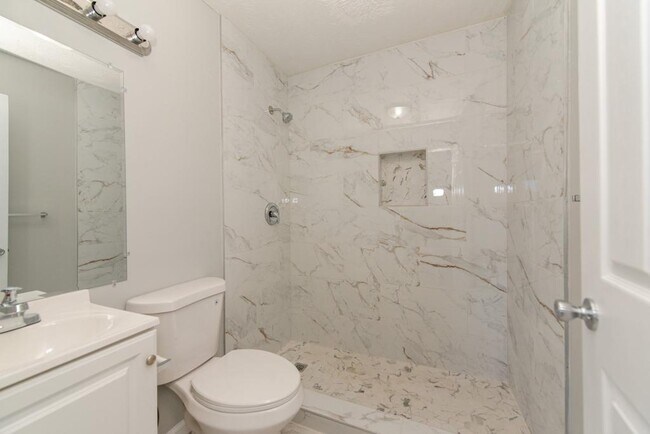 Building Photo - 8909 Channing Dr