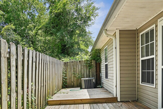 Building Photo - 2032 Buckhaven Way
