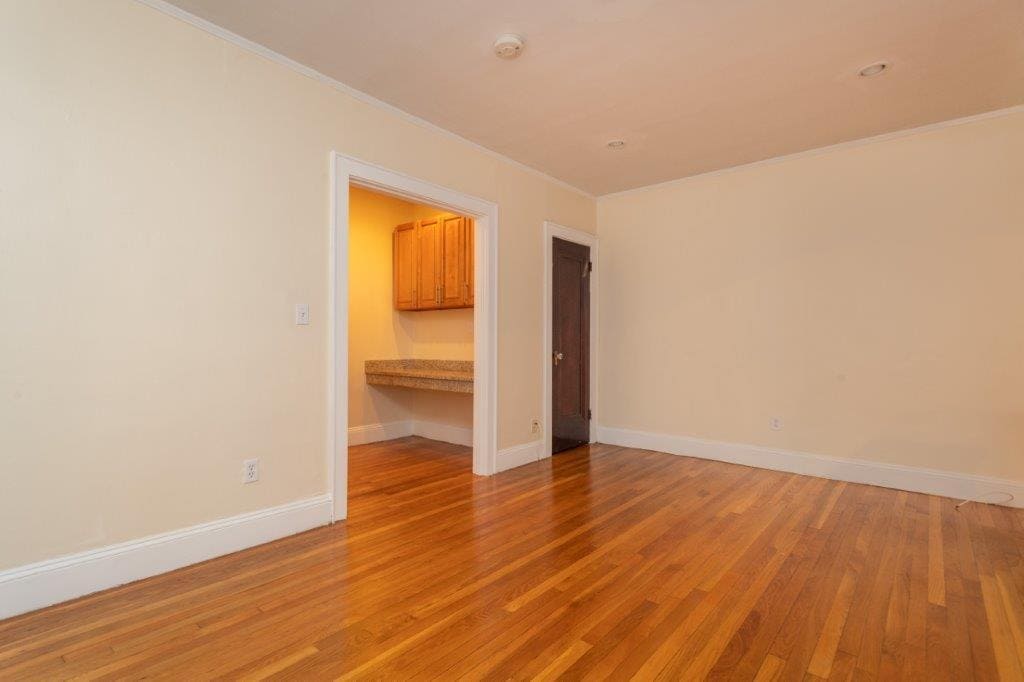 Building Photo - 320 Highland Ave