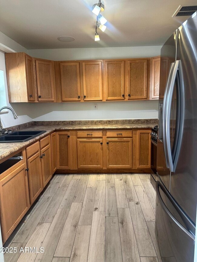 Building Photo - 3112 E Cypress St