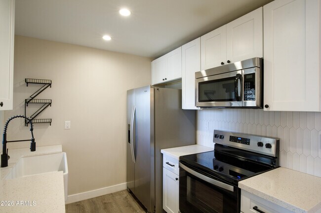Building Photo - 6480 N 82nd St