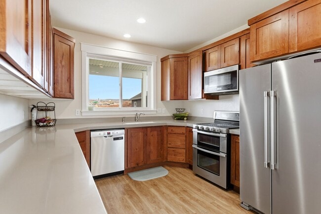 Building Photo - 415 E Earl St