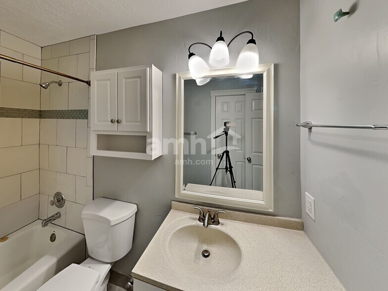 Building Photo - 86 N 360 W