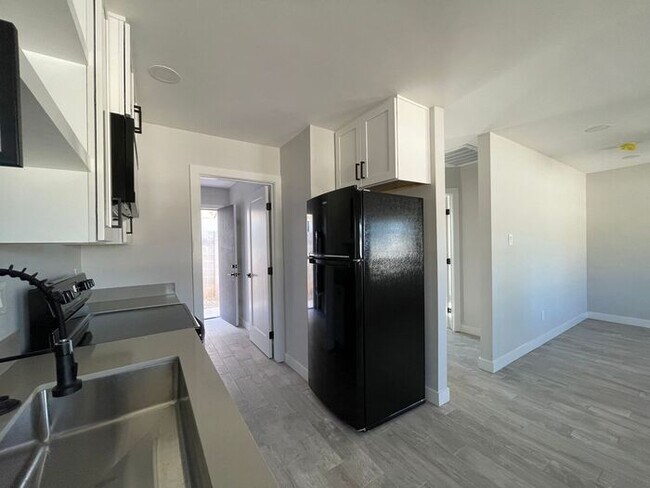Building Photo - Newly Remodeled 1 Bedroom at end of culdesac, private gate
