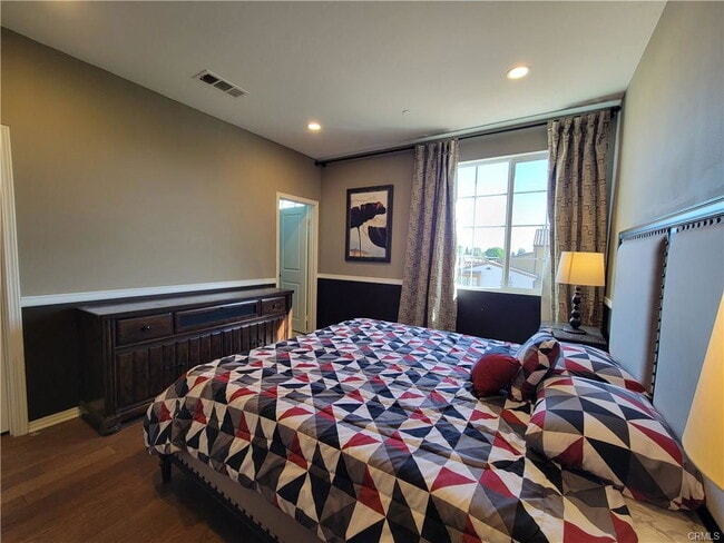 Building Photo - 909 Santa Fe Ave