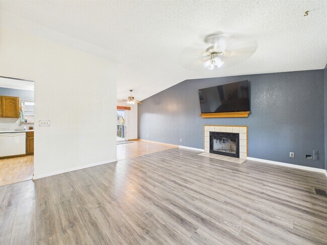Building Photo - 1018 Rancher Dr