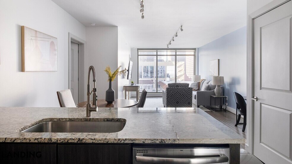 Building Photo - 777 Preston St