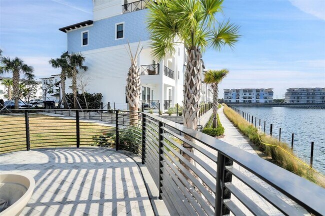 Building Photo - 5351 Bridge St