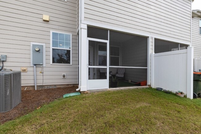 Building Photo - Well maintained 3-Bed 2.5 Bath Townhouse i...