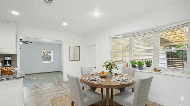 Building Photo - 3855 Crest Cove Cir