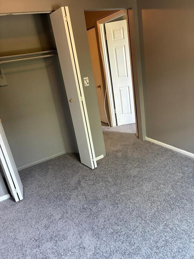 Building Photo - 2 Bedrooms Plus Den