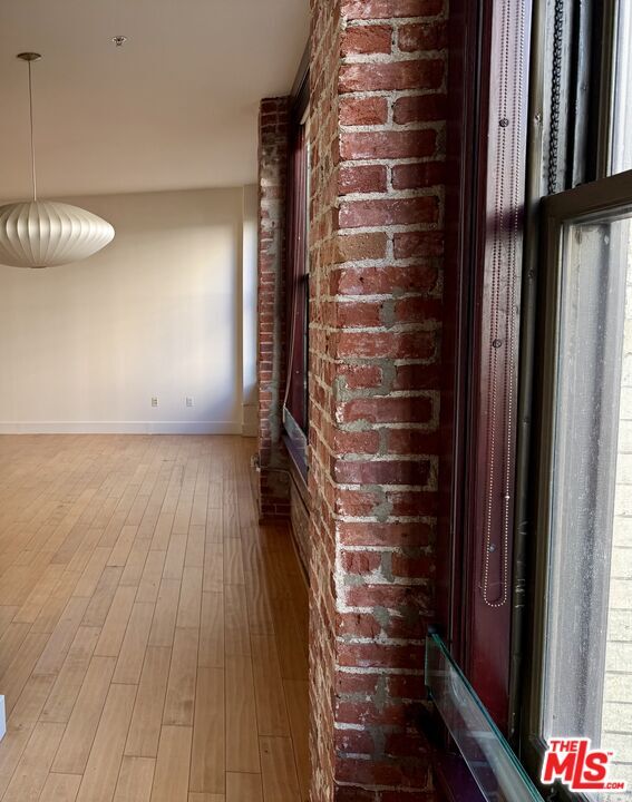 Building Photo - 460 S Spring St