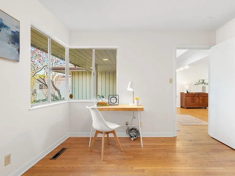 Building Photo - 131 Spring St