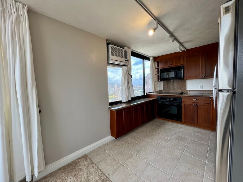 Building Photo - 343 Hobron Ln