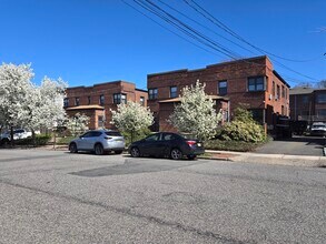 Building Photo - 65 Henry Ave