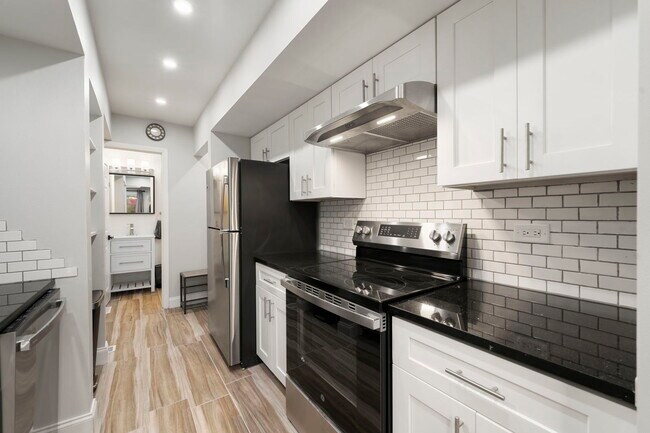 Building Photo - 136 Mohawk Trail