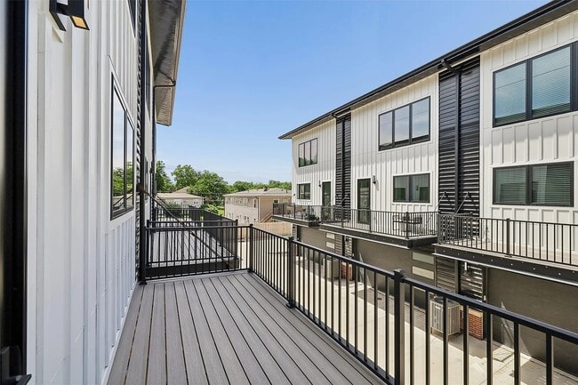 Building Photo - 4844 Ingersoll Ave