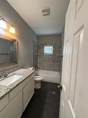 Building Photo - 704 S Clinton Ave