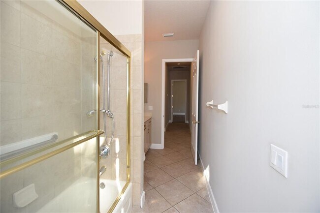 Building Photo - 16 Eastlake Dr