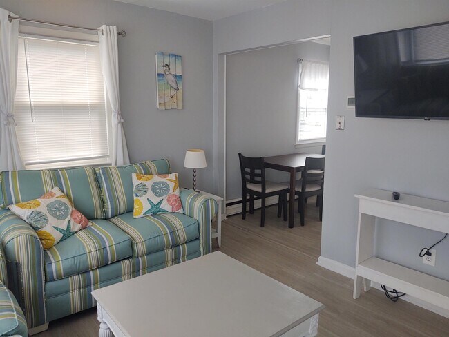 Building Photo - 701 E Beach Ave