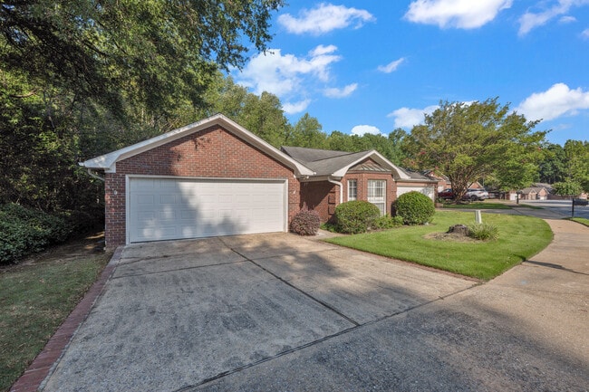 Building Photo - 2101 Fox Ridge Rd