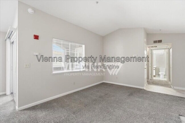 Building Photo - 885 Halidon Way