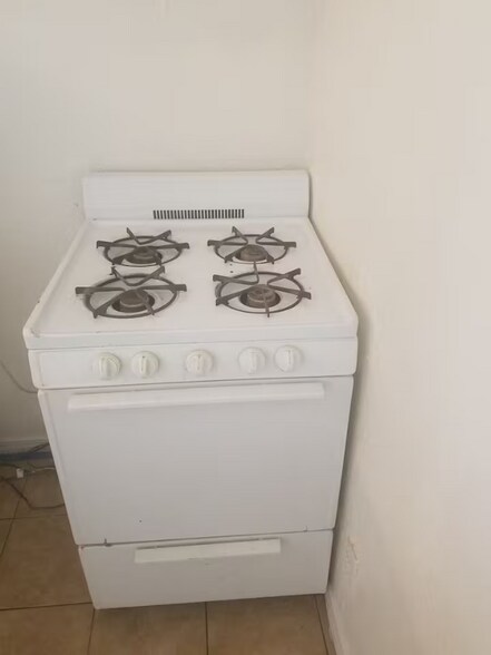 Building Photo - 11744 Archwood St