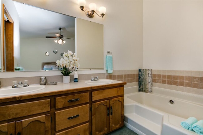 Building Photo - 3177 E Stone Point Dr