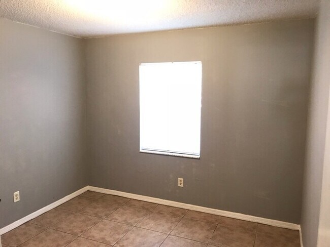 Building Photo - Must See! 2 Bedroom/2 Bathroom Duplex In Sanford!!!!