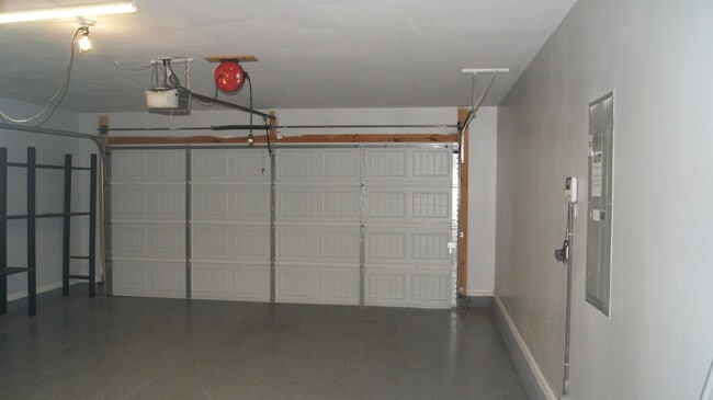 Building Photo - 375 Niblick Dr