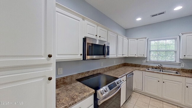 Building Photo - 620 Elfin Ct