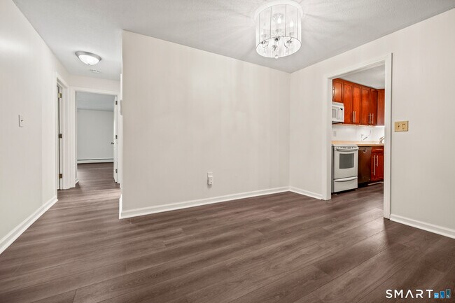 Building Photo - 38 Rambling Brook Ln