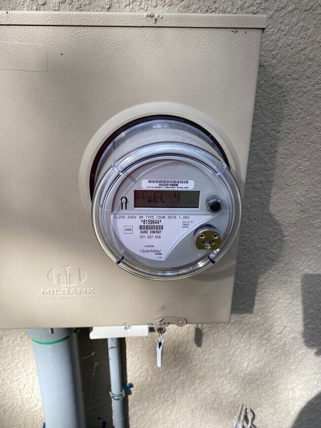 Building Photo - Custom Home - Desirable SW Dunnellon Neighborhood 3/2/2  Won't Last