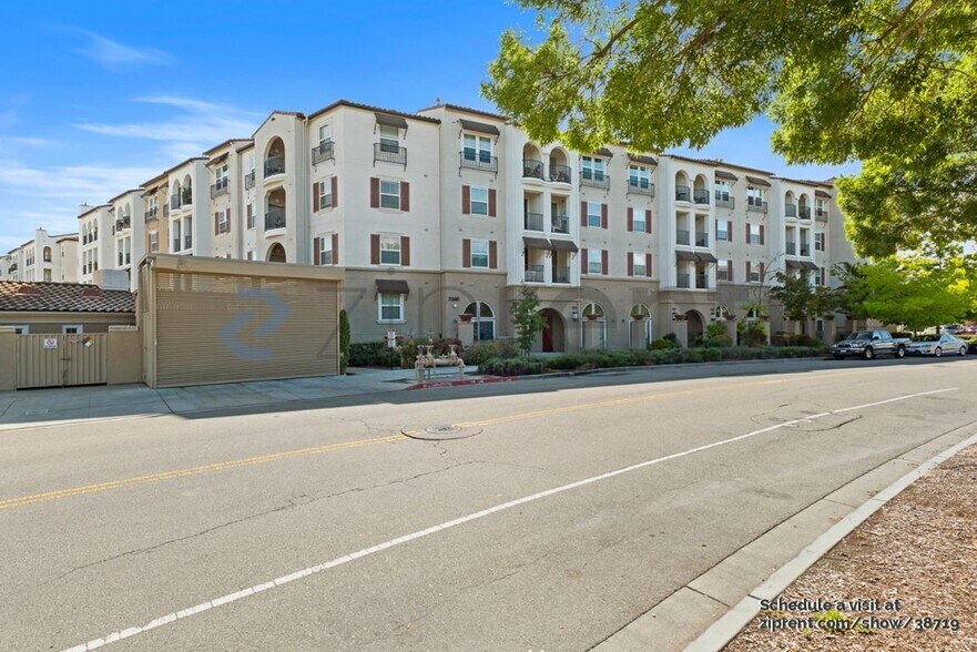 Building Photo - 3360 Maguire Way