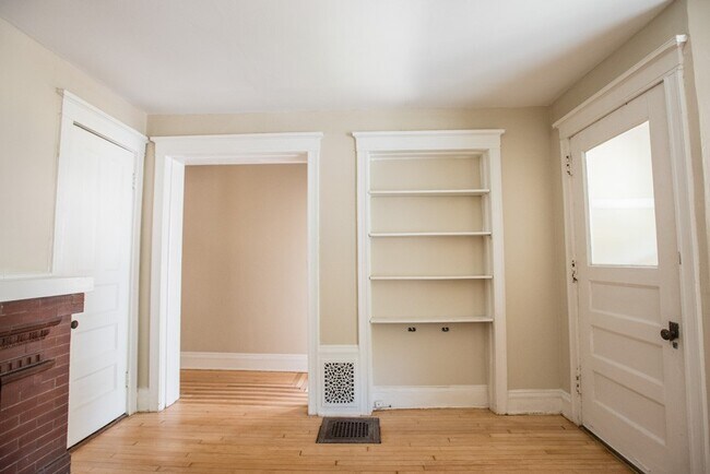 Building Photo - 2724-2726 N Murray Duplex