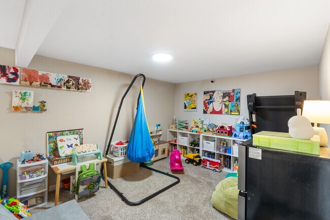 Building Photo - 3040 Garland Terrace