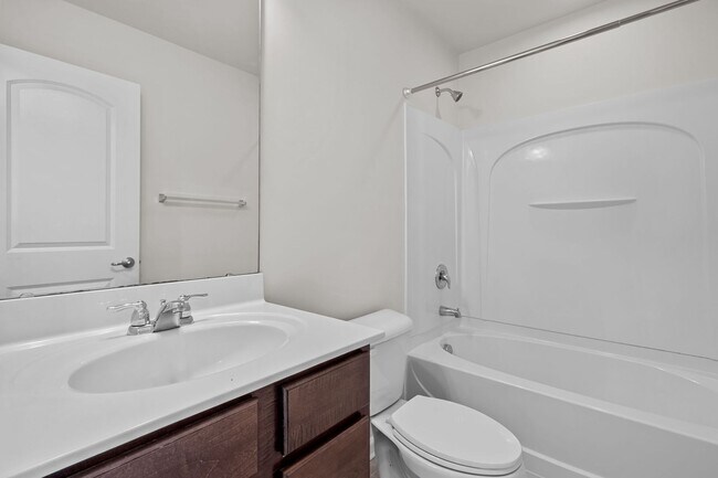 Building Photo - Modern 3-Bed Townhome in Thompson Ridge – ...