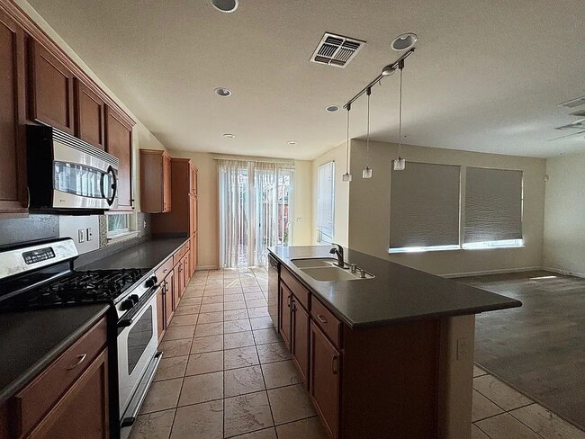 Building Photo - 16959 Cobble Creek Way