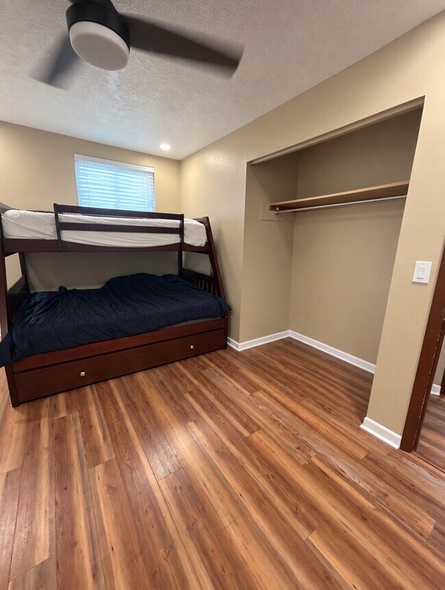 Building Photo - "Charming 3-Bed Home in Clarksville – Cozy Living with 1.5 Baths at 512 Appleton!"