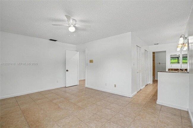Building Photo - 10711 SW 116th Ave