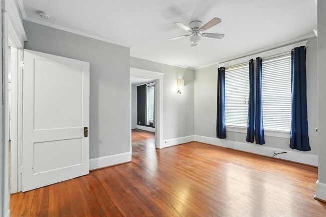 Building Photo - Beautiful 3-Bedroom Triplex in the Munger ...