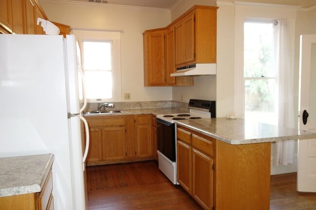 Building Photo - Charming 1910 Winters Home – 3 Bed, 2 Bath – Steps from Historic Downtown
